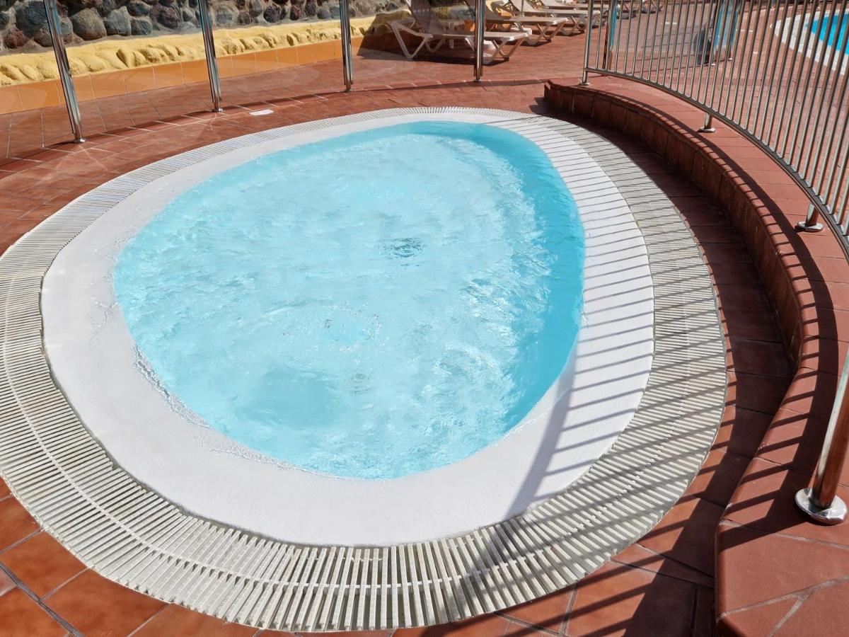 Ocean Front Cozy 2 Bedroom, 3 Beds Spacious- Netflix, Pool, Beach Lift & Fast Wifi Плайя-дель-Инглес Экстерьер фото