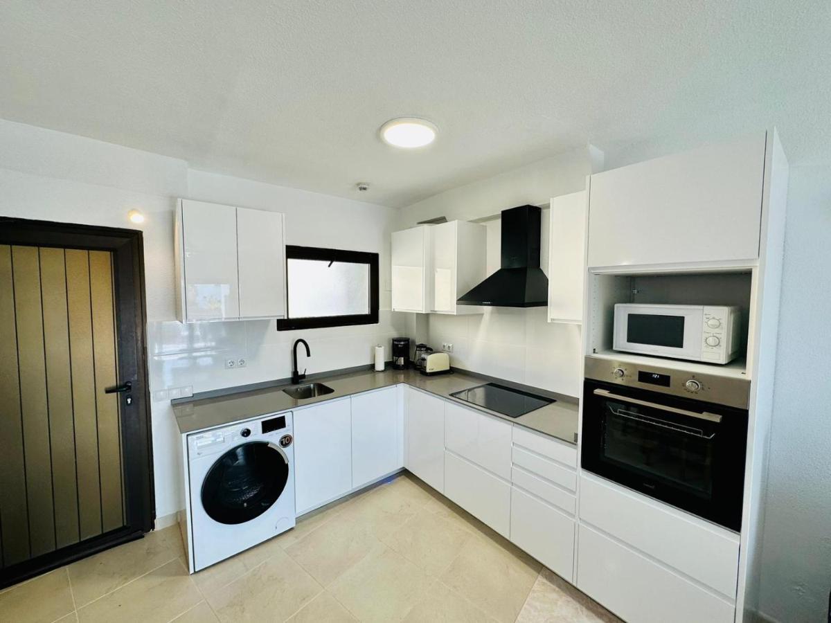 Ocean Front Cozy 2 Bedroom, 3 Beds Spacious- Netflix, Pool, Beach Lift & Fast Wifi Плайя-дель-Инглес Экстерьер фото