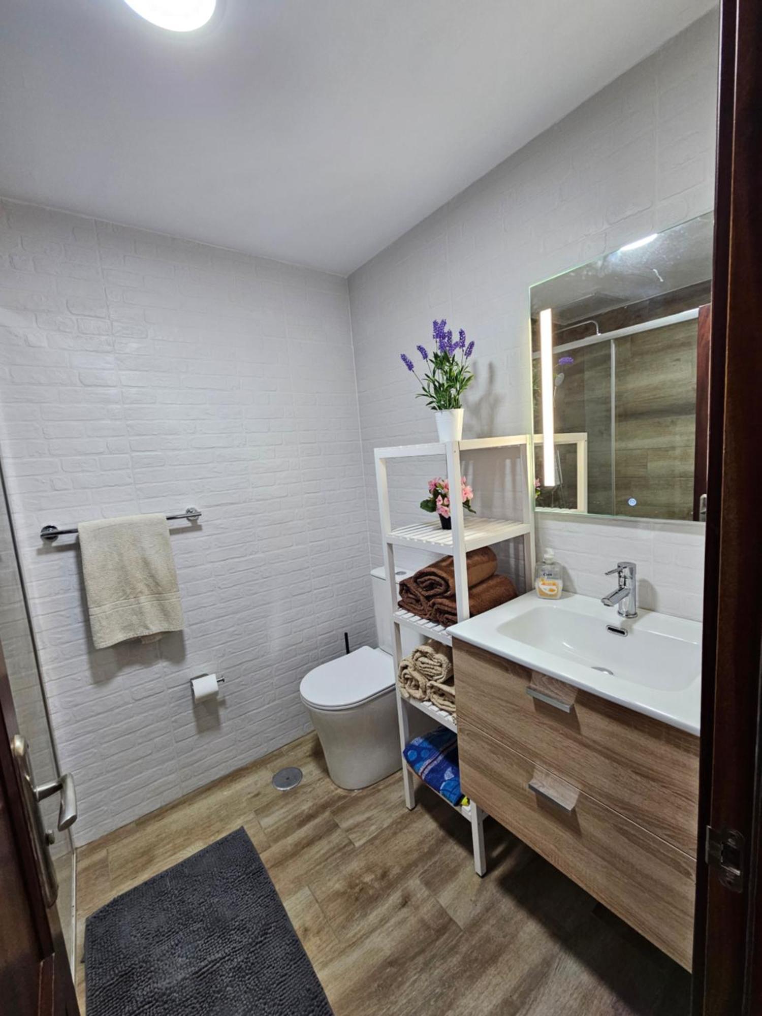 Ocean Front Cozy 2 Bedroom, 3 Beds Spacious- Netflix, Pool, Beach Lift & Fast Wifi Плайя-дель-Инглес Экстерьер фото