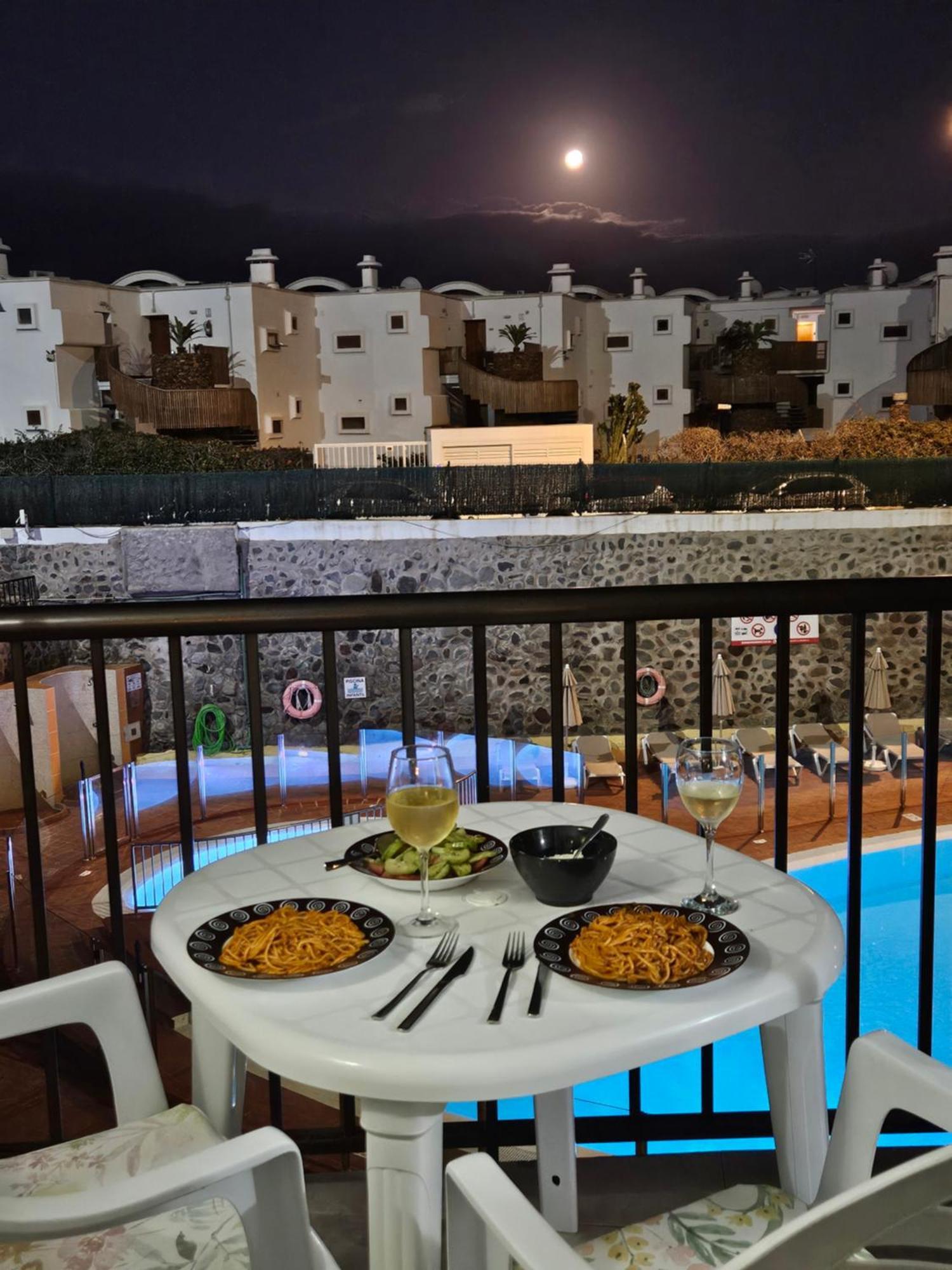 Ocean Front Cozy 2 Bedroom, 3 Beds Spacious- Netflix, Pool, Beach Lift & Fast Wifi Плайя-дель-Инглес Экстерьер фото